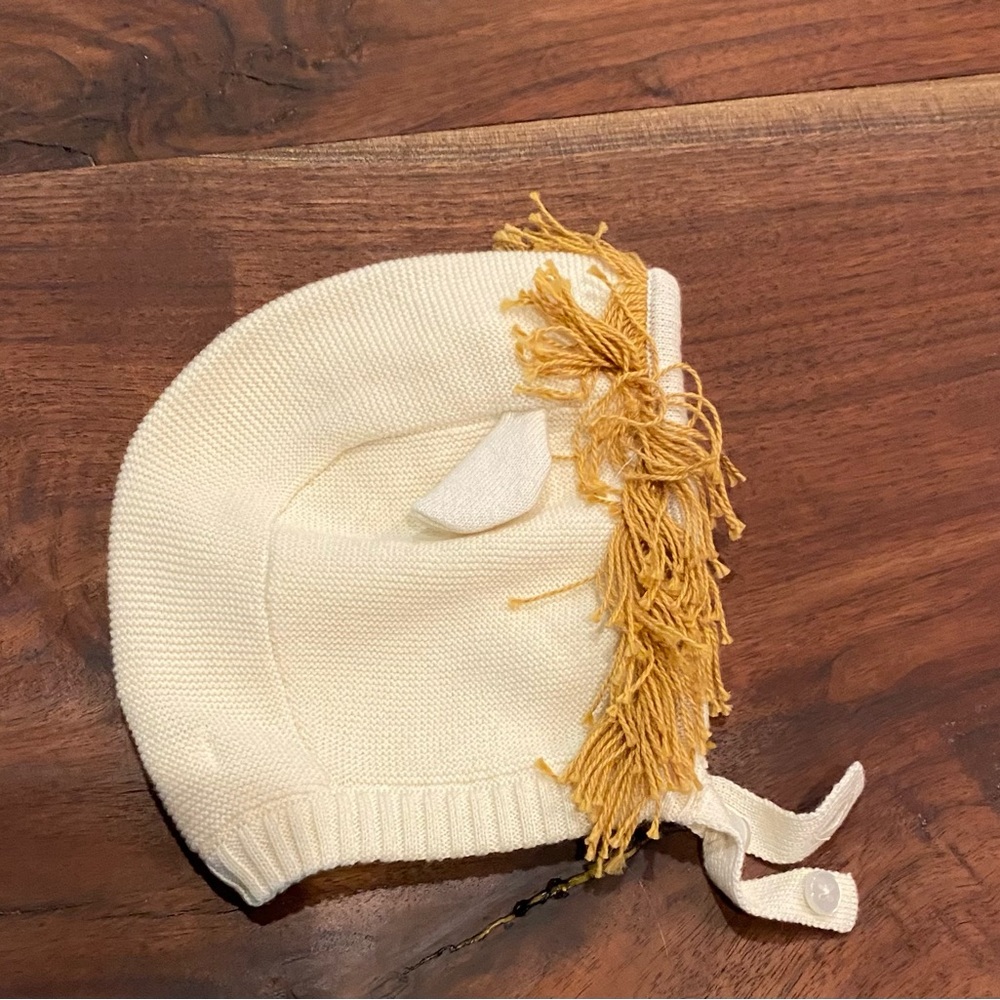 Meri Meri knit lion bonnet